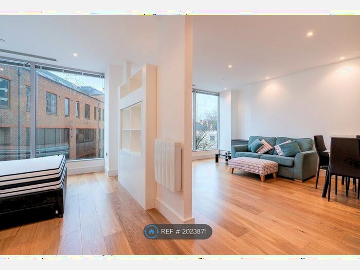 Studio To Rent In Staines Road, Hounslow, TW3