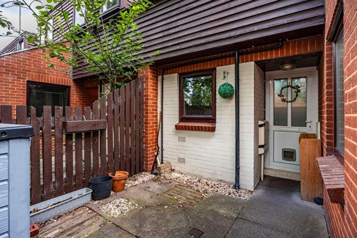 2 Bedroom House To Rent In Carter Gate, Nottingham, NG1