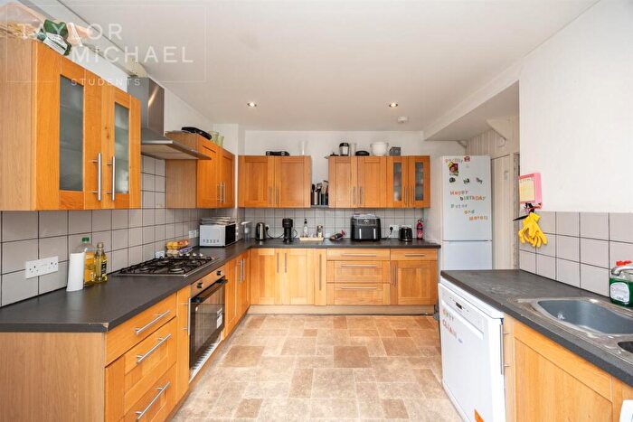 5 Bedroom End Of Terrace House To Rent In Hollingbury Road, Brighton, BN1