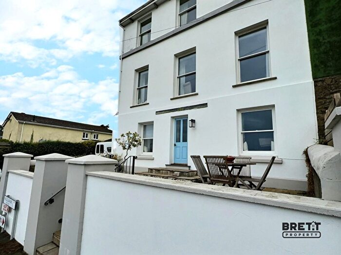 2 Bedroom Flat To Rent In Flat Hazelbank House, Hazelbank, Llanstadwell, Milford Haven, Pembrokeshire., SA73