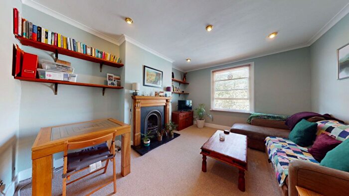 1 Bedroom Flat To Rent In Lambert Road, London, SW2