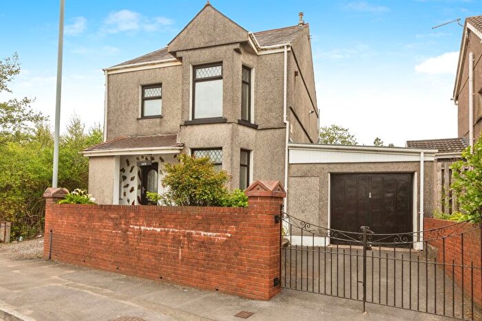 3 Bedroom Detached House For Sale In Carmarthen Road, Fforestfach, Swansea, SA5