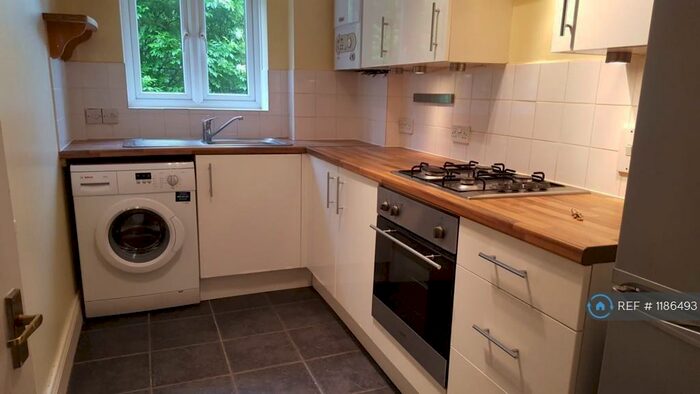 1 Bedroom Flat To Rent In St. Stephens Court, London, N8