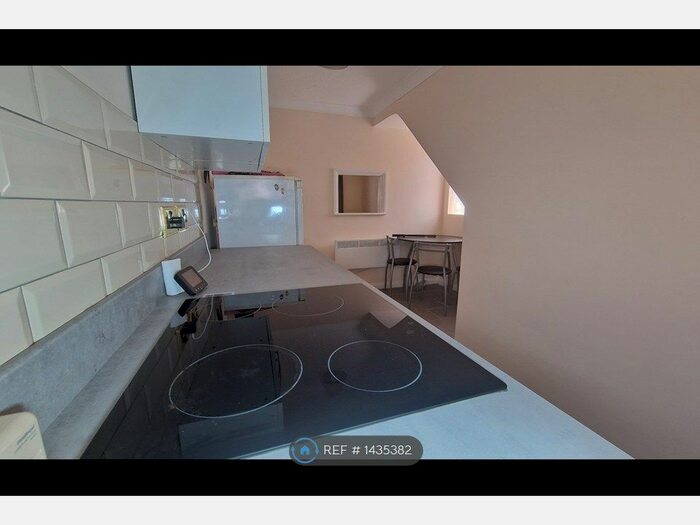 2 Bedroom Bungalow To Rent In Seaview Avenue, Basildon, SS16
