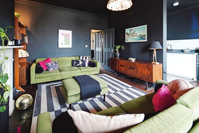 1 Bedroom Apartment To Rent In Cambridge Road, Hove, BN3