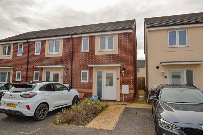 2 Bedroom End Of Terrace House To Rent In Opal Walk, Bridgwater, TA6