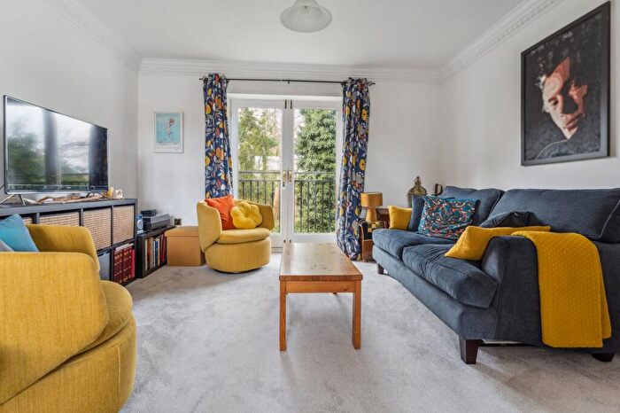 2 Bedroom Flat For Sale In Reynolds Road, Beaconsfield, HP9