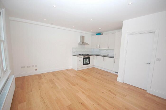 2 Bedroom Property To Rent In Friern Park, Finchley, N12