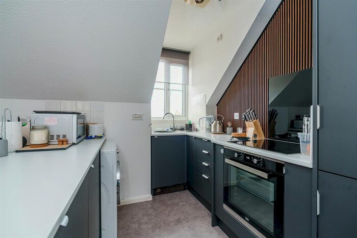 1 Bedroom Flat For Sale In Dolphin Court, High Wycombe, HP11