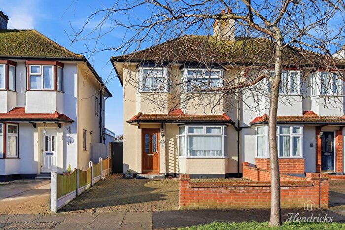 3 Bedroom Semi-Detached House For Sale In Connaught Gardens, Southend-On-Sea, SS3
