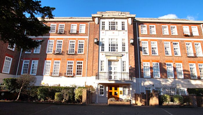 2 Bedroom Flat To Rent In Cannon Hill, Southgate, N14