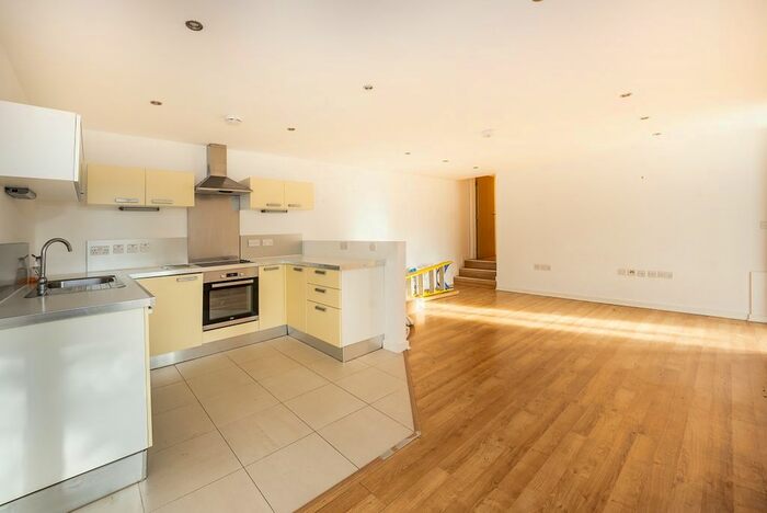 2 Bedroom Flat To Rent In Gwendolen Avenue, London, SW15