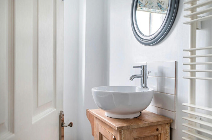 3 Bedroom End Of Terrace House For Sale In Barrington Road, Watchfield, Oxfordshire, SN6