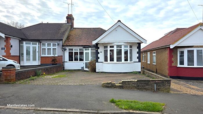 3 Bedroom Semi Detached Bungalow To Rent In Sherwood Avenue, Potters Bar, EN6