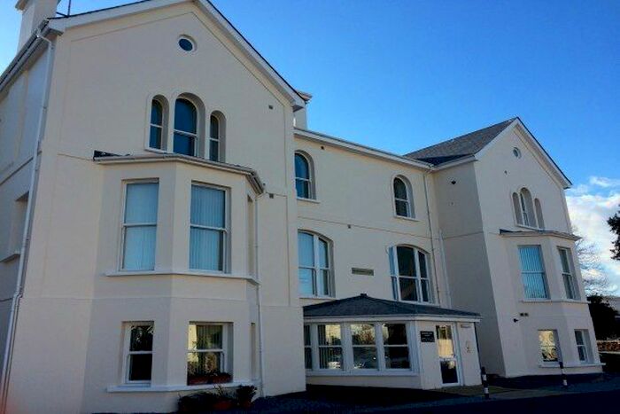 2 Bedroom Flat To Rent In Dartmouth Road, Paignton, TQ4