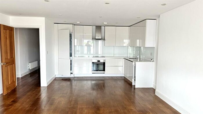 2 Bedroom Flat To Rent In Cavendish House, Marine Parade, Worthing, BN11
