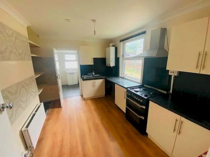 1 Bedroom Flat To Rent In Carmichael Road, London, SE25