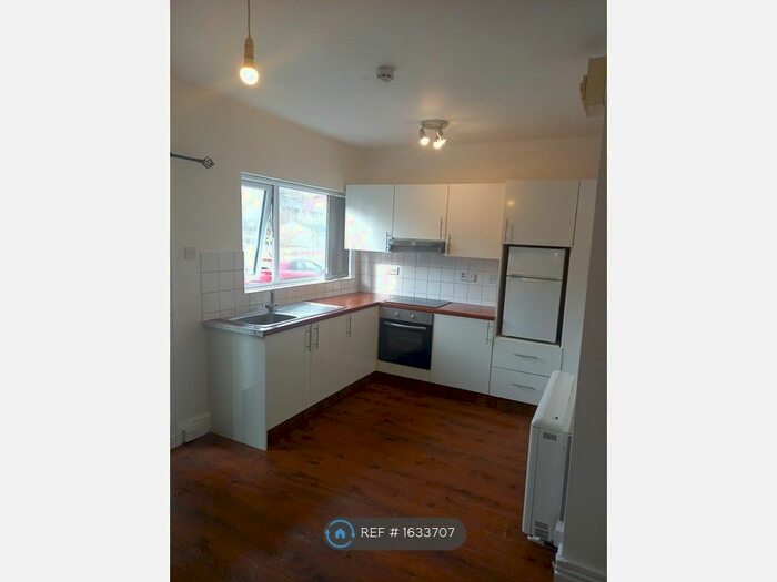1 Bedroom Flat To Rent In Gloucester Road, Urmston, Manchester, M41