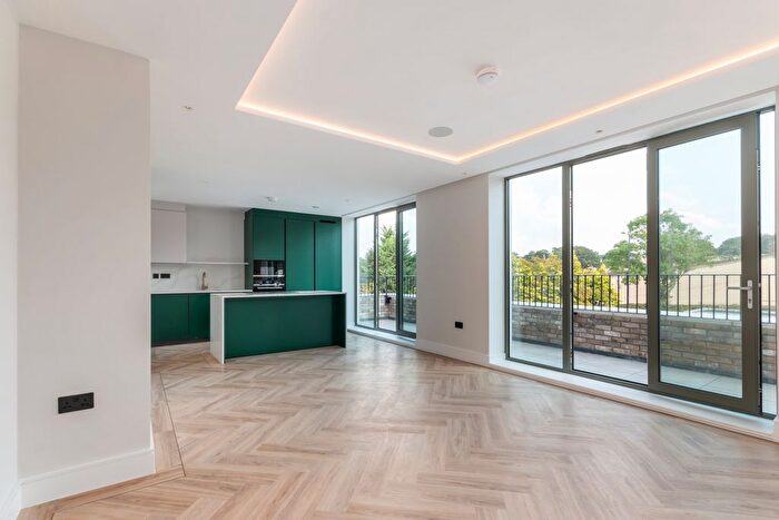 2 Bedroom Flat To Rent In Cockfosters Road, Barnet, EN4