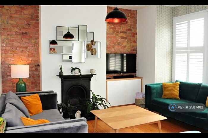 3 Bedroom Flat To Rent In Radford Road, London, SE13