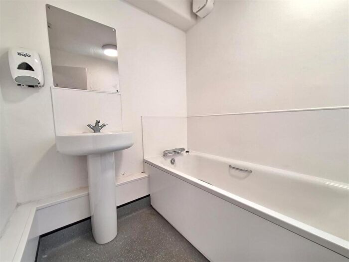 1 Bedroom Private Hall To Rent In Room Martindale Court, RG1