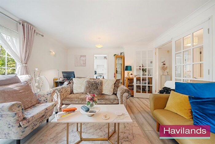 2 Bedroom Flat To Rent In Cunard Crescent, London, N21