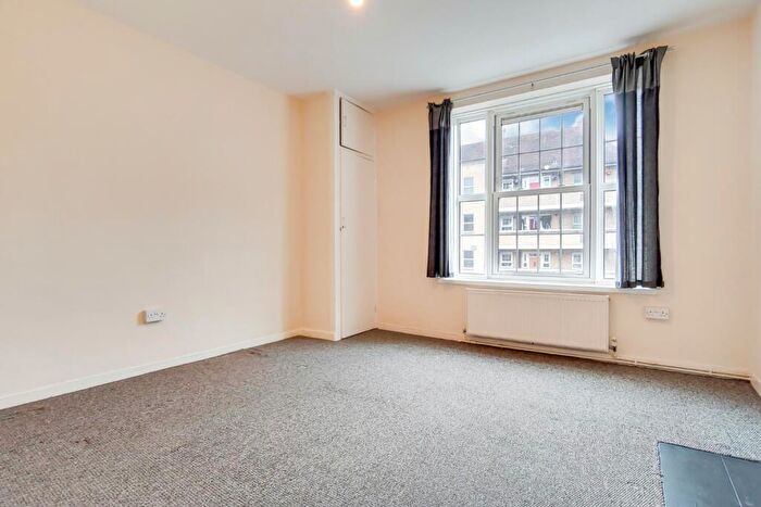 2 Bedroom Flat To Rent In Heston House, Tanners Hill, Deptford, London, SE8