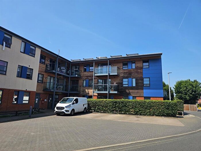 1 Bedroom Apartment To Rent In Pretoria Road, Chertsey, KT16