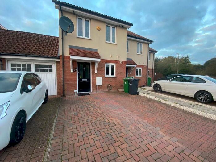2 Bedroom House To Rent In Sorbus Road, Broxbourne, EN10