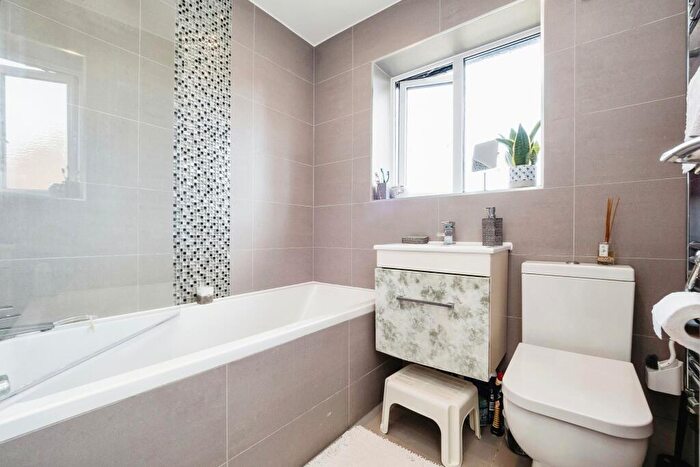 3 Bedroom Terraced House For Sale In Wood Lane, Hornchurch, Essex, RM12