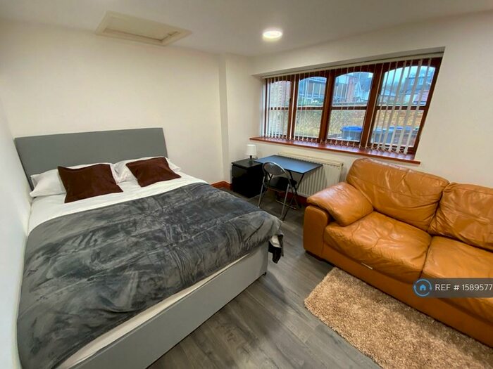 2 Bedroom Bungalow To Rent In Kingsway, Slough, SL2