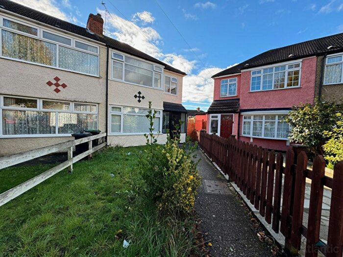 4 Bedroom End Of Terrace House To Rent In The Loning, Enfield, EN3