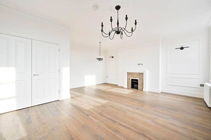 2 Bedroom Flat To Rent In Finchley Road, St John's Wood, London, NW8