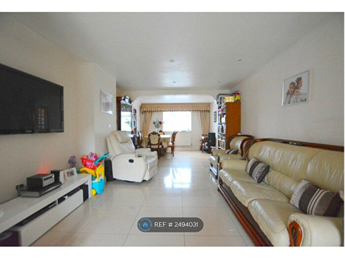 4 Bedroom End Of Terrace House To Rent In Sturgess Avenue, London, NW4