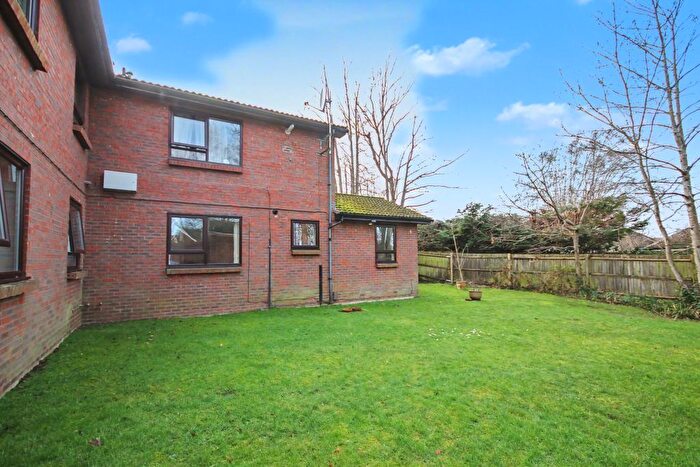 1 Bedroom Apartment For Sale In Pelham Way, Great Bookham, KT23