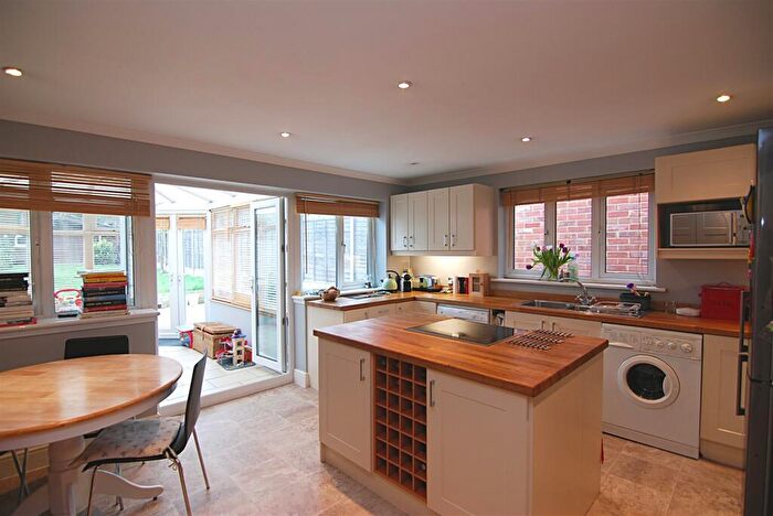 4 Bedroom Detached House To Rent In Meadowcroft Road, Palmers Green, London, N13