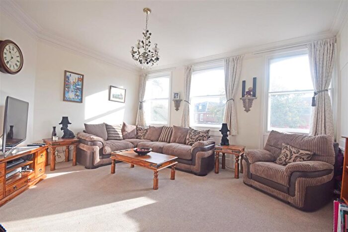 2 Bedroom Flat To Rent In King Street, Twickenham, TW1