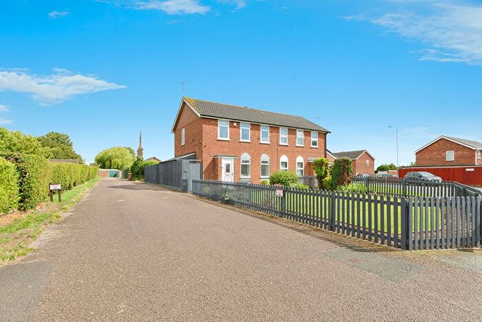 3 Bedroom Semi-detached House For Sale In Earls Way, Thurmaston, Leicester, Leicestershire, LE4