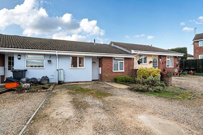 2 Bedroom Bungalow For Sale In Bellver, Toothill, Swindon, SN5