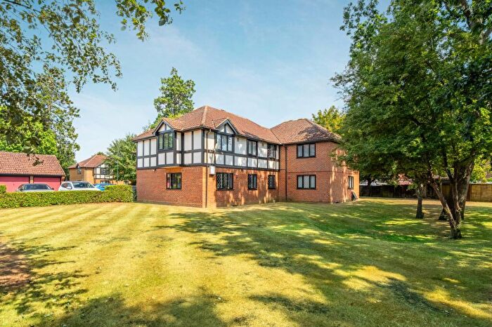 2 Bedroom Flat For Sale In Newton Court, Old Windsor, SL4