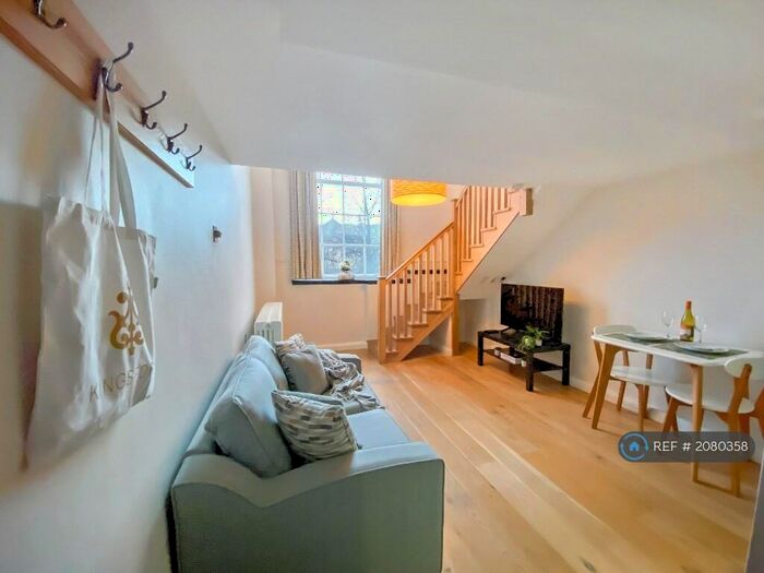 Studio To Rent In Mcdonald Road, Edinburgh, EH7