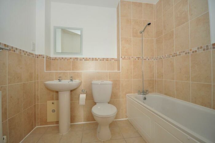 2 Bedroom Apartment To Rent In Crow Lane, Rochester, ME1