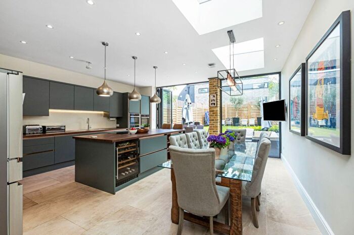 5 Bedroom Terraced House For Sale In Raleigh Gardens, Brixton, London, SW2