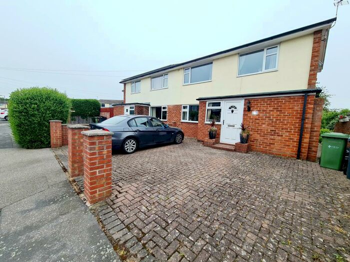 2 Bedroom Link Detached House To Rent In Regent Avenue, LN6