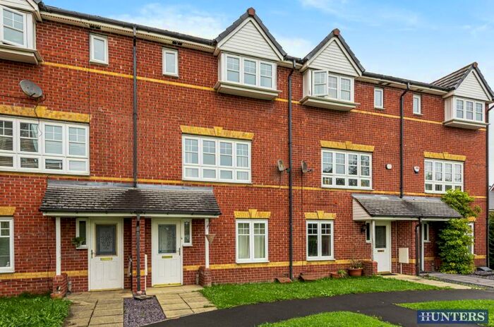 3 Bedroom Town House To Rent In Hatherton Court, Worsley, Manchester, M28