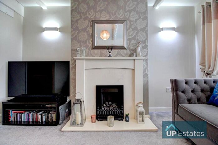 3 Bedroom Semi-Detached House For Sale In Yewdale Crescent, Coventry, CV2