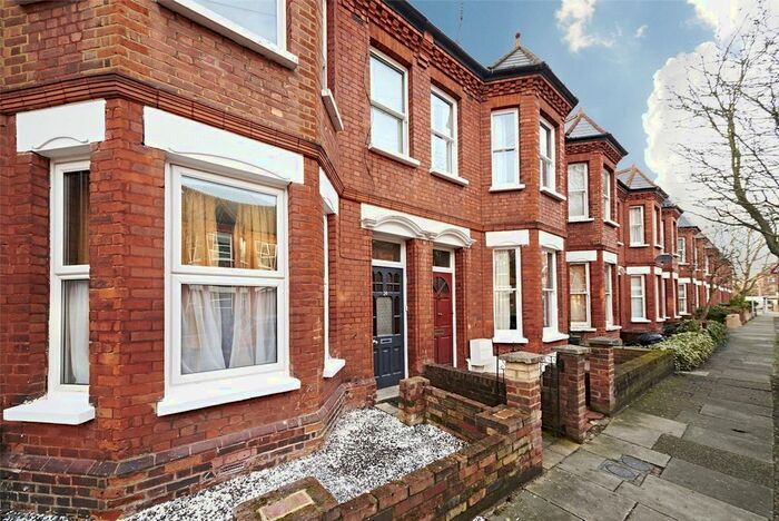 2 Bedroom Flat To Rent In Salisbury Road, Richmond, Surrey, TW9