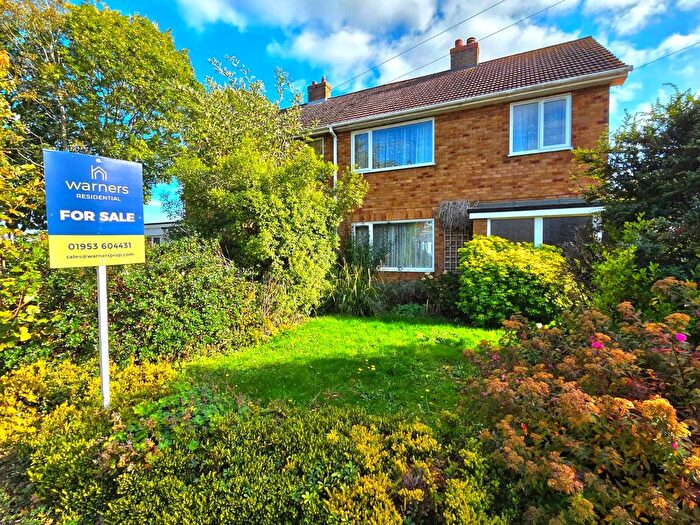 3 Bedroom Semi-Detached House For Sale In Rothbury Road, Wymondham, Norfolk, NR18