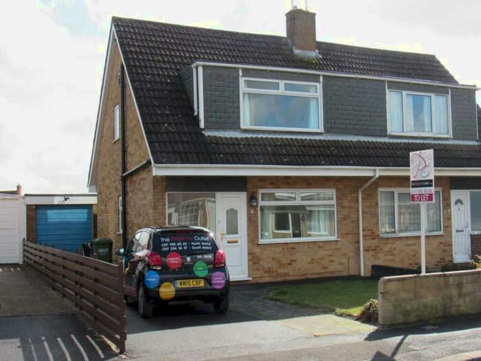 3 Bedroom Semi-Detached Bungalow To Rent In Standish Avenue, Stoke Lodge, Bristol, BS34