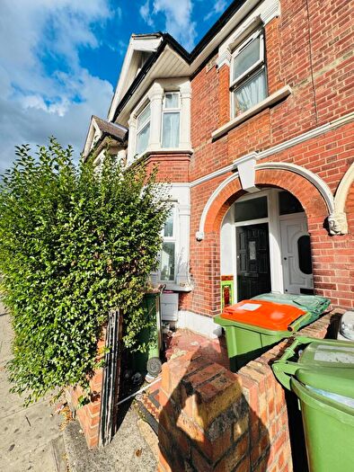 2 Bedroom Flat To Rent In High Street South, Eastham, E6